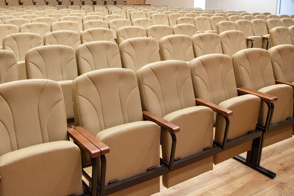 Секции мягких кресел актового зала Секции мягких кресел актового зала