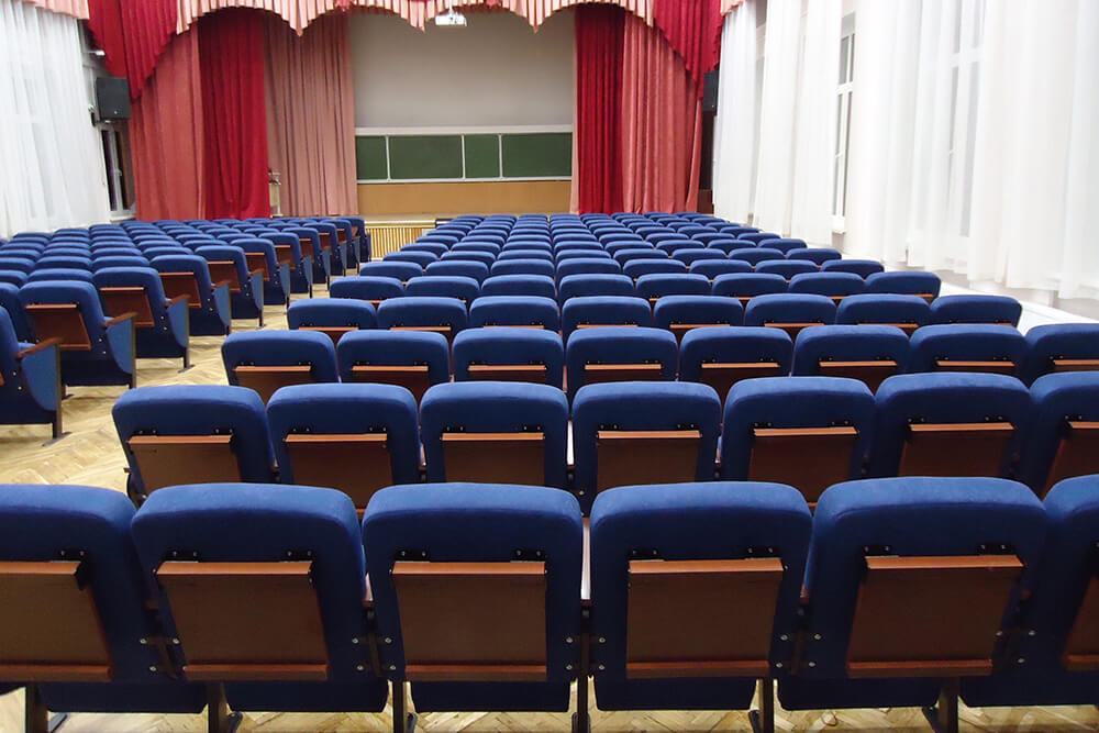 Синие кресла актового зала Синие кресла актового зала